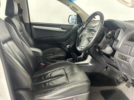 2016-Isuzu-KB-300-D-Teq-LX-Double-Cab_9