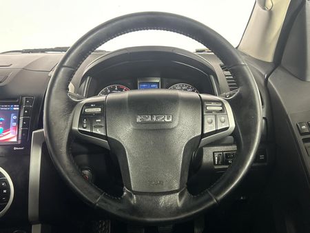 2016-Isuzu-KB-300-D-Teq-LX-Double-Cab_12