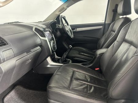 2016-Isuzu-KB-300-D-Teq-LX-Double-Cab_8