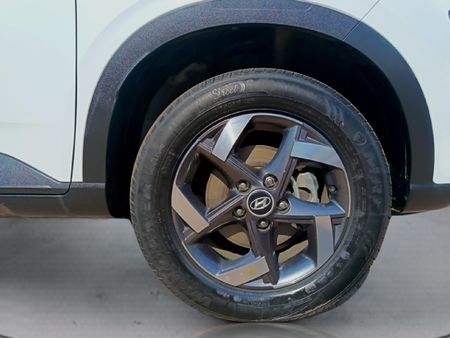 2022-Hyundai-Venue-10-TGDI-Fluid_10
