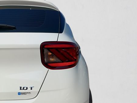 2022-Hyundai-Venue-10-TGDI-Fluid_11