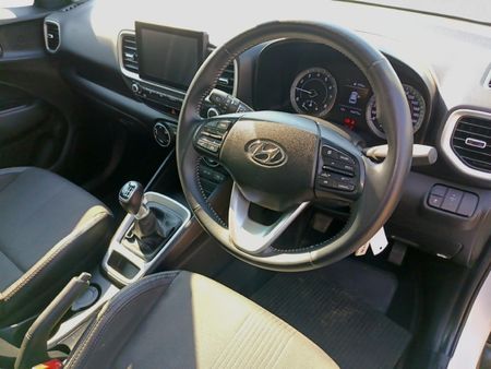 2022-Hyundai-Venue-10-TGDI-Fluid_13