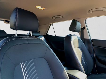 2022-Hyundai-Venue-10-TGDI-Fluid_14