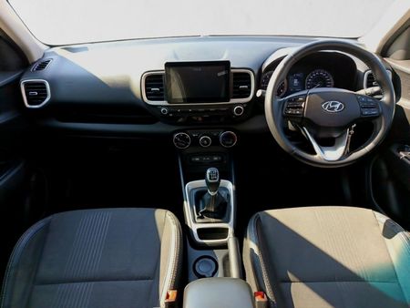 2022-Hyundai-Venue-10-TGDI-Fluid_17