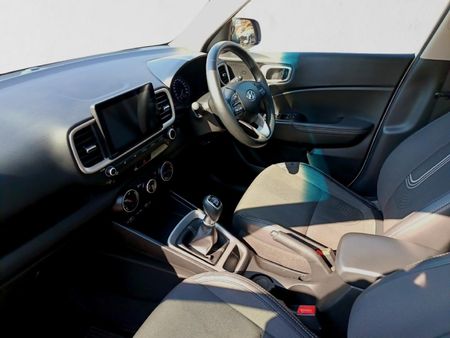 2022-Hyundai-Venue-10-TGDI-Fluid_18