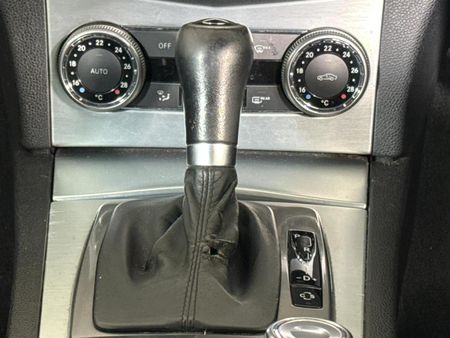 2009-Mercedes-Benz-C-Class-C-220-CDi-Avantgarde-Auto_10