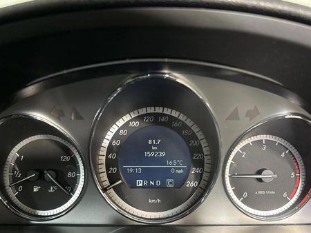 2009-Mercedes-Benz-C-Class-C-220-CDi-Avantgarde-Auto_2