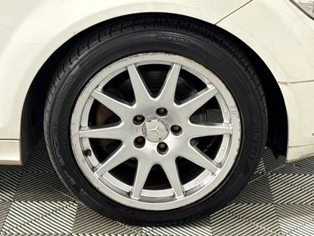 2009-Mercedes-Benz-C-Class-C-220-CDi-Avantgarde-Auto_4