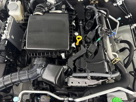2026-Suzuki-Jimny-15-GLX_10
