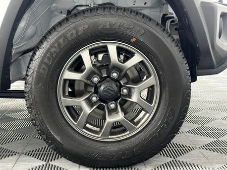 2026-Suzuki-Jimny-15-GLX_13