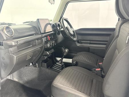 2026-Suzuki-Jimny-15-GLX_7