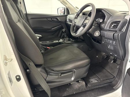 2023-Isuzu-D-Max-19-DDI-L-4x4-Double-Cab_9