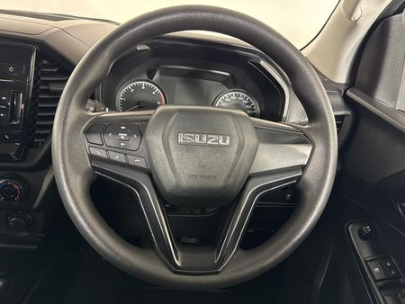 2023-Isuzu-D-Max-19-DDI-L-4x4-Double-Cab_12