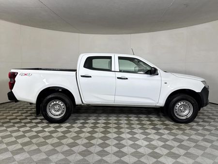 2023-Isuzu-D-Max-19-DDI-L-4x4-Double-Cab_17