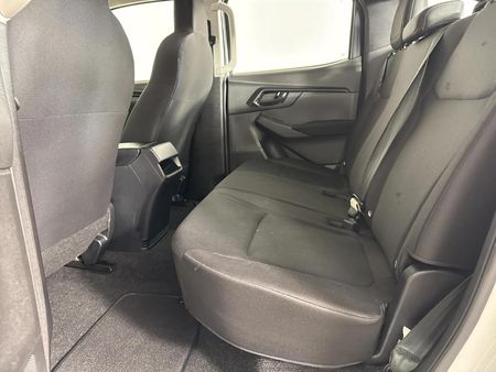 2023-Isuzu-D-Max-19-DDI-L-4x4-Double-Cab_3