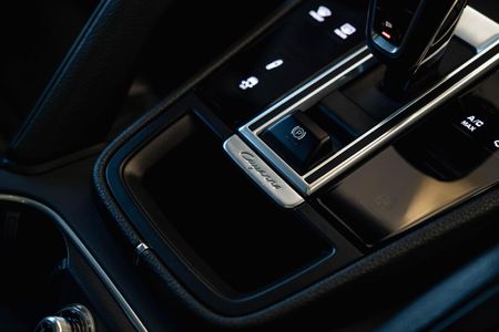2020-Porsche-Cayenne-Coupe-S_13