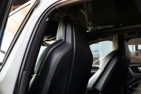 2020-Porsche-Cayenne-Coupe-S_16