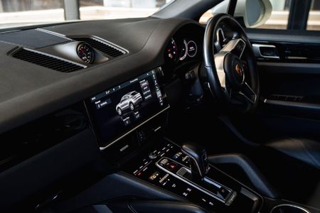 2020-Porsche-Cayenne-Coupe-S_17