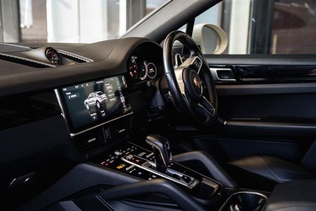 2020-Porsche-Cayenne-Coupe-S_18