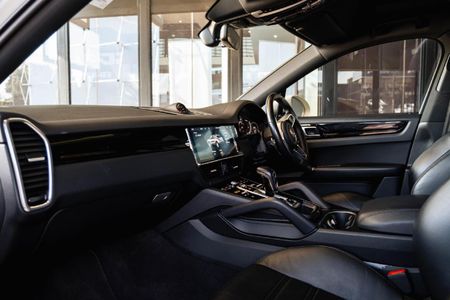 2020-Porsche-Cayenne-Coupe-S_22