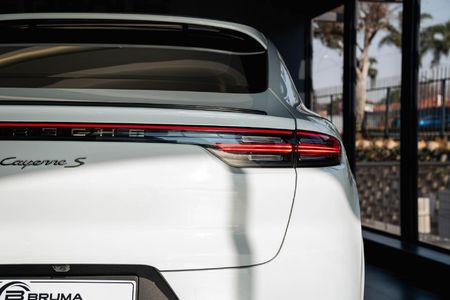 2020-Porsche-Cayenne-Coupe-S_3
