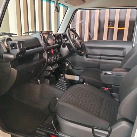 2020-Suzuki-Jimny-15-GLX_9