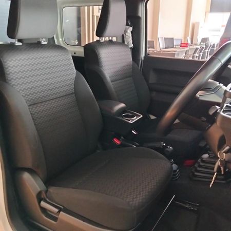 2020-Suzuki-Jimny-15-GLX_10