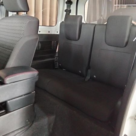 2020-Suzuki-Jimny-15-GLX_11