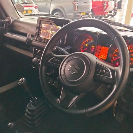2020-Suzuki-Jimny-15-GLX_7