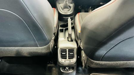 2025-Hyundai-Grand-i10-10-Motion_11
