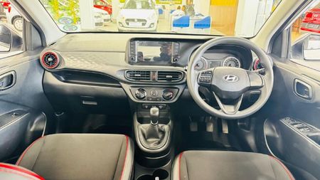 2025-Hyundai-Grand-i10-10-Motion_12