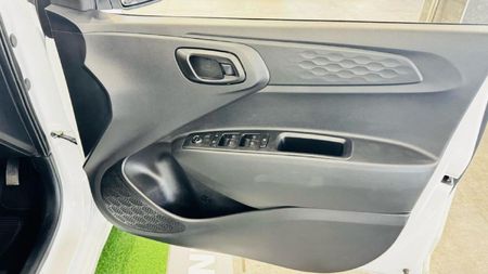 2025-Hyundai-Grand-i10-10-Motion_13