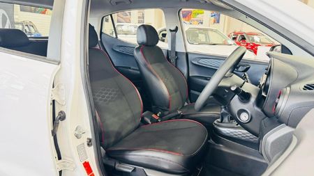 2025-Hyundai-Grand-i10-10-Motion_14