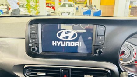 2025-Hyundai-Grand-i10-10-Motion_16