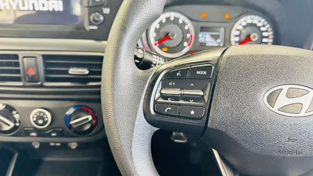 2025-Hyundai-Grand-i10-10-Motion_17