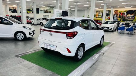 2025-Hyundai-Grand-i10-10-Motion_6