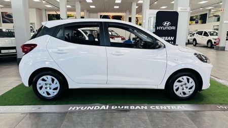2025-Hyundai-Grand-i10-10-Motion_7