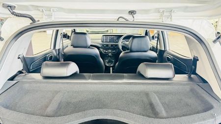 2025-Hyundai-Grand-i10-10-Motion_8