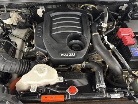 2023-Isuzu-D-Max-19-DDI-HR-LS-Auto-Double-Cab_13