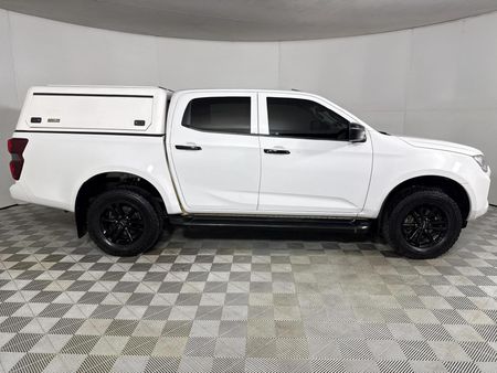 2023-Isuzu-D-Max-19-DDI-HR-LS-Auto-Double-Cab_16