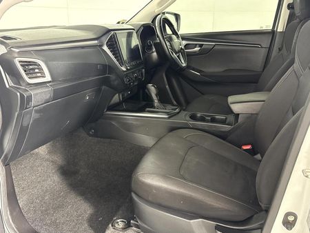 2023-Isuzu-D-Max-19-DDI-HR-LS-Auto-Double-Cab_8