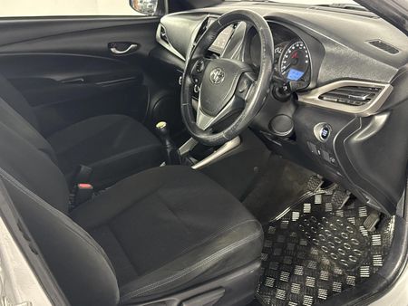 2019-Toyota-Yaris-15-XS-5-dr_9