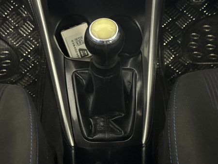 2019-Toyota-Yaris-15-XS-5-dr_10