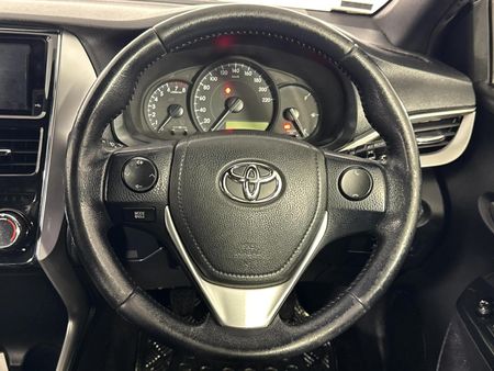 2019-Toyota-Yaris-15-XS-5-dr_12