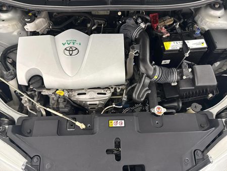 2019-Toyota-Yaris-15-XS-5-dr_13