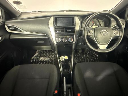 2019-Toyota-Yaris-15-XS-5-dr_1