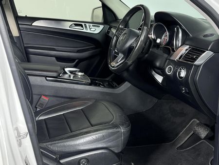 2017-Mercedes-Benz-GLE-350d-4Matic_9