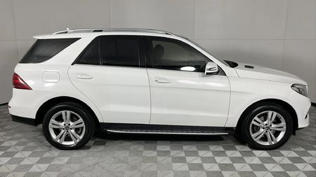 2017-Mercedes-Benz-GLE-350d-4Matic_19