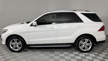 2017-Mercedes-Benz-GLE-350d-4Matic_21