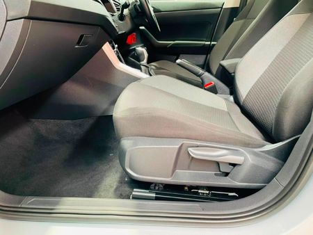 2025-Volkswagen-Polo-10-TSI-Life-Auto-DSG_9